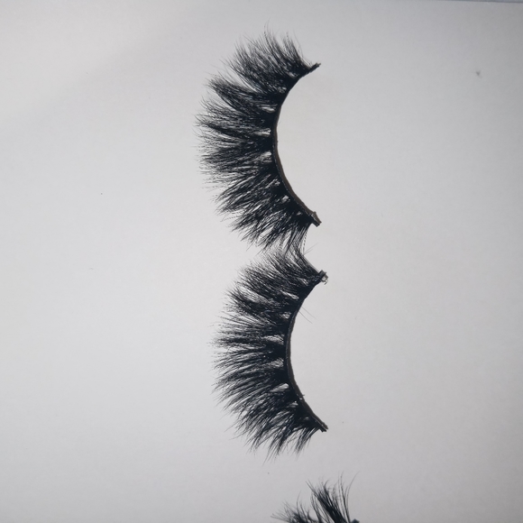 Mink Eylelash Beauty Bundle - Picture 8 of 16